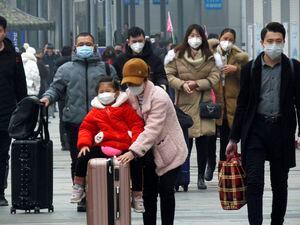 China en alerta máxima ante rápido aumento de coronavirus: se agotaron cubrebocas y disponen termómetros corporales públicos