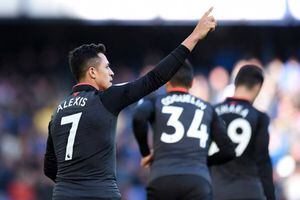 "Volvió la superestrella": Inglaterra se rinde otra vez a la "clase" de Alexis Sánchez