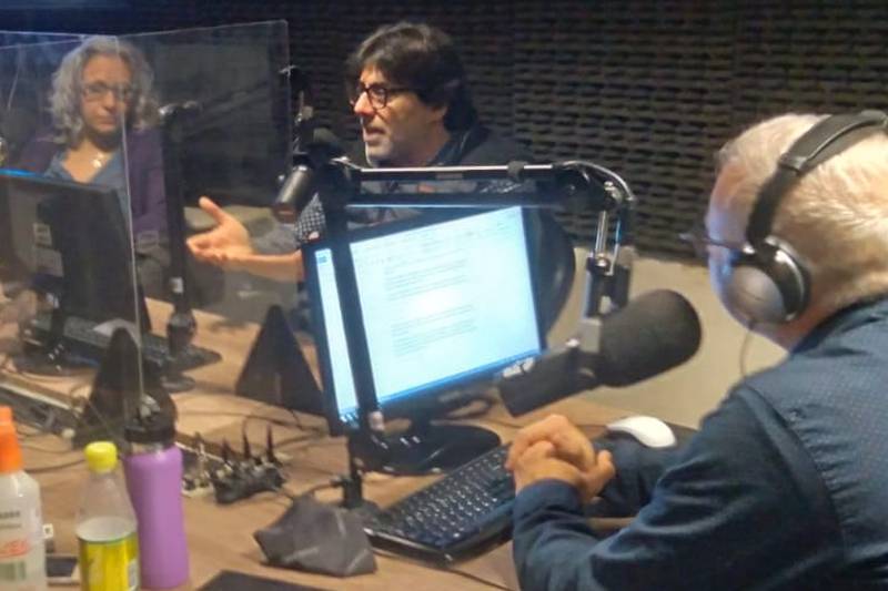 El alcalde de Recoleta, Daniel Jadue, fue entrevistado este viernes en la radio Nacional de Córdoba.