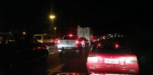 ACTUALIZACIÓN: Tráfico pesado en la avenida Simón Bolívar; se desprendió la roca del talud