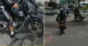 Denuncian a peligroso motociclista que se sube a puentes peatonales y arrolla a los ciudadanos