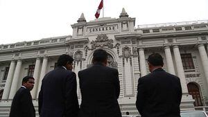 Congreso peruano ahora va por el retiro del 100% de los fondos de las AFP