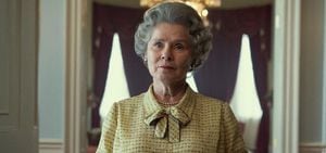 Netflix divulga primeira foto da 5ª temporada de ‘The Crown’ e fãs criticam mudança no elenco