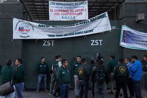 Se agudiza paro de gendarmes: llaman a "acuartelamiento" en las cárceles del país y anuncian huelga de hambre
