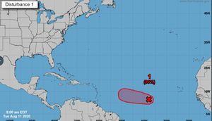 Sistema tropical en ruta a Puerto Rico ya tiene 90 por ciento de posibilidad de desarrollo
