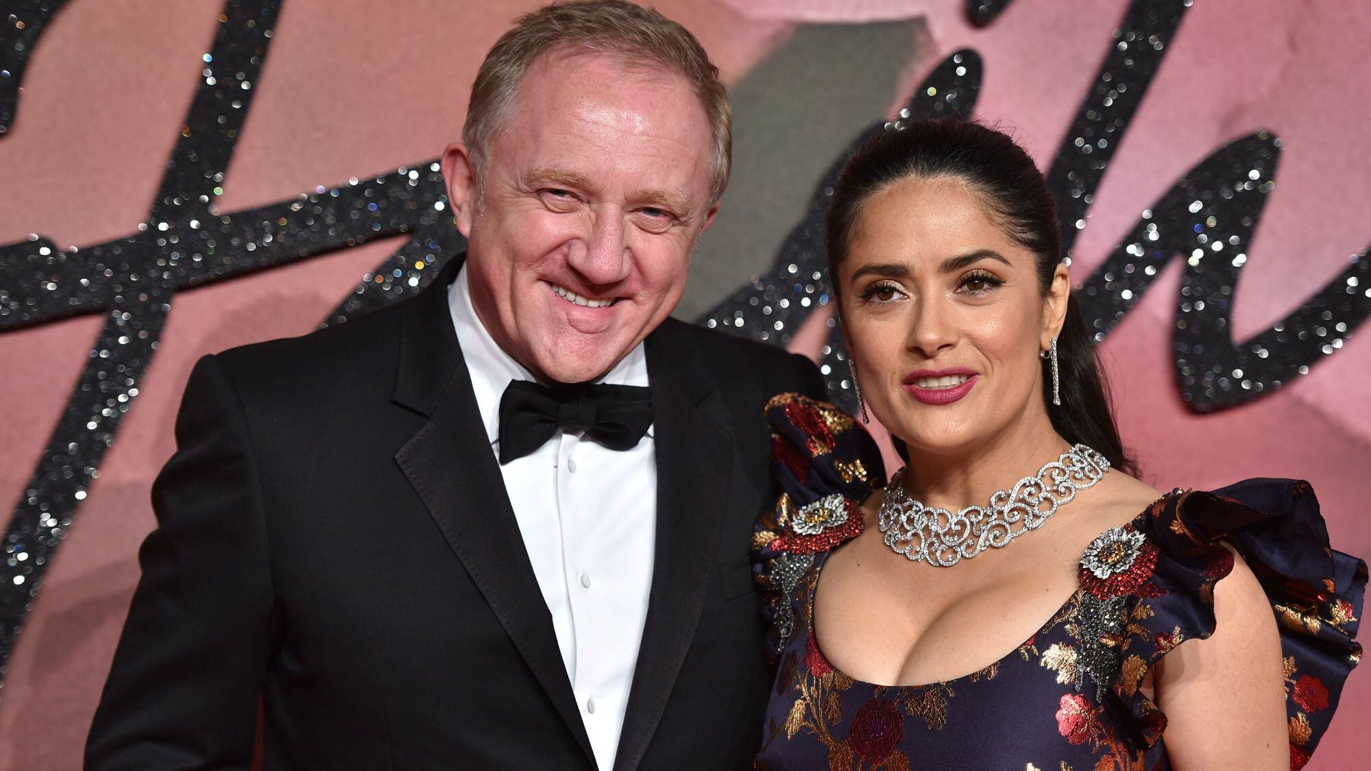 ¿Amor o interés? Salma Hayek saca las garras por su matrimonio ¿Amor o interés? Salma Hayek saca las garras por su matrimonio