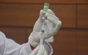 ¿Personas que tuvieron coronavirus serán vacunadas? Esto dice MinSalud