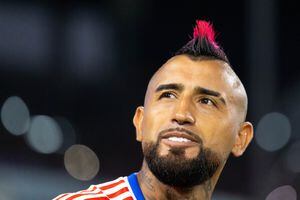 Arturo Vidal salió hasta en ambulancia del Monumental: el “King” será operado por lesión en la rodilla