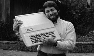 Se enojó Steve Wozniak: Quiere un teléfono plegable y detesta que Apple no tenga un iPhone así