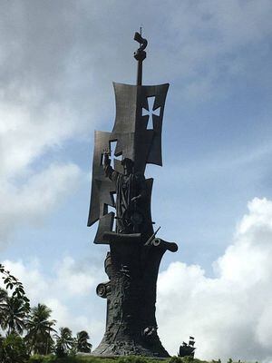 Demandan en el tribunal federal a empresario que instaló estatua de Cristóbal Colón en Arecibo
