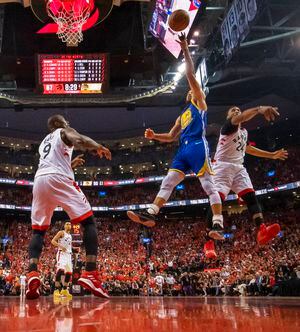 ¡Por un punto! Golden State sobrevive y alargan la final frente a los Raptors