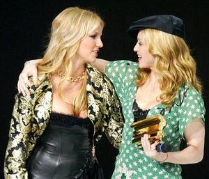 Britney Spears se besa con Madonna en el día de su boda