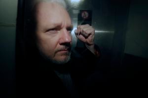 ¿Assange en problemas? Aseguran que fundador de WikiLeaks exhibe síntomas de "tortura psicológica"