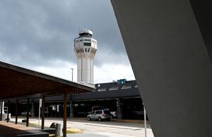 Identifican pasajera que murió luego que avión fuera desviado a Puerto Rico