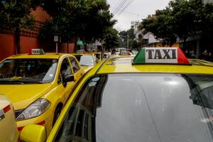 Sector del taxismo y transporte público anuncian movilización en rechazo a la revisión técnica vehicular