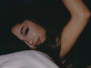 Ariana Grande publica sensuales imágenes de su próximo video “7 Rings” y fanáticos enloquecen