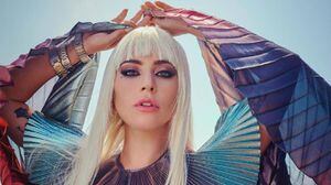 Lady Gaga revela que fue violada por alguien de la industria del entretenimiento