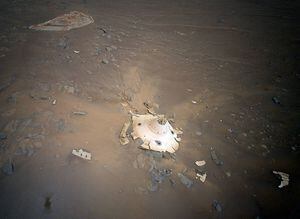 Ingenuity, helicóptero de la NASA en Marte, capta “restos de otro mundo” en el planeta rojo