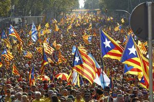 Tensión en España: Rajoy exige a Puigdemont aclarar si declaró "la independencia de Cataluña"