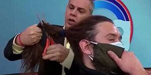 Viñuela ya está notificado: camarógrafo al que le cortó el pelo en vivo pide $100 millones de indemnización