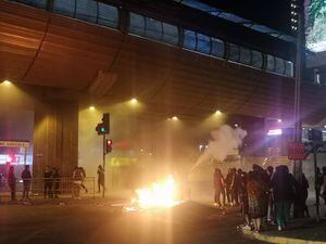 Trinidad y Macul en llamas: manifestantes queman al menos cinco estaciones de la Línea 4 del Metro de Santiago