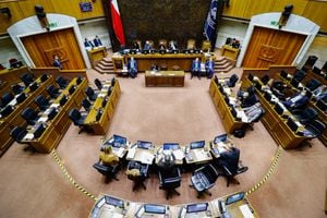 Comisión de Constitución votará el lunes proyecto sobre el 10% de las AFP