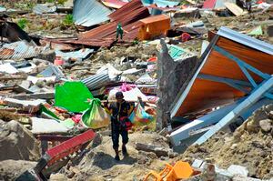 Desesperación entre las víctimas del sismo de Indonesia