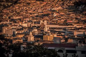 Habitantes de Quito abandonan el centro y migran hacia el norte y los valles