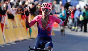 ¡Daniel Martínez lo hizo! El colombiano es segundo en la general de la Vuelta al país Vasco