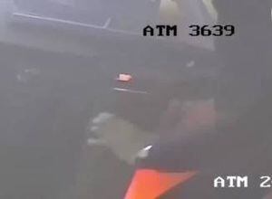 Video: Ladrón hace estallar cajero automático y se lleva millonario botín
