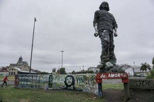 Polémica por una campaña que quiere sacar los monumentos del "Che" Guevara