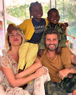 Bruno Gagliasso posta primeira foto em família com Bless, Titi e Giovanna Ewbank