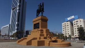 Monumento del general Baquedano amaneció reluciente: volvió a sus colores normales tras ser pintado de rojo en las manifestaciones
