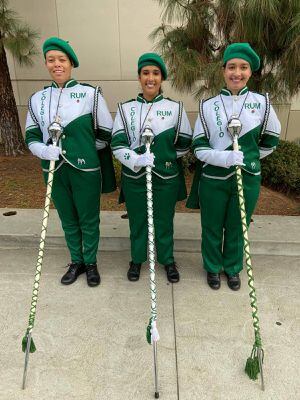 Tres chicas dirigirán la Banda Colegial en el Desfile de las Rosas