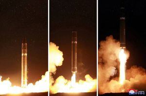 Corea del Norte revela las imágenes de su poderoso misil y de la eufórica celebración de Kim Jong-un