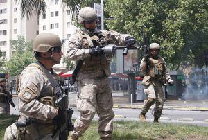 ¿Hace cuánto que no veíamos esta imagen? Tanquetas del Ejército ocupan la Plaza Italia
