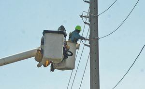 Aumenta a sobre 180,000 los clientes sin energía tras averías en San Juan y Mayagüez