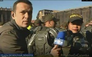 Juan Diego Alvira vuelve a protagonizar gracioso momento en 'Noticias Caracol'... ahora con mujer policía