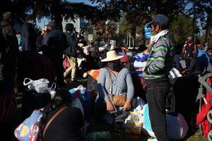 Arzobispado de Santiago acoge a 600 ciudadanos bolivianos varados en Chile