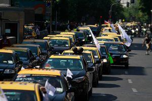 Taxistas anuncian nueva marcha contra Uber y Cabify