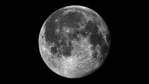NASA: encuentran más metal en la luna de lo que se pensaba