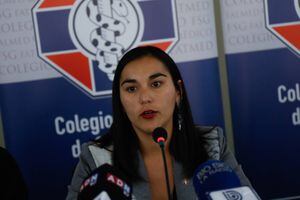 Piden "cierre total de la Región Metropolitana": Colegio Médico denuncia que Chile ya saturó su capacidad para realizar test por coronavirus