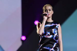 Confunden a esta artista con Katy Perry en el video de “Not the End Of the World”