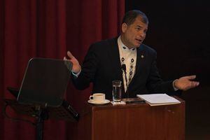 Rafael Correa dice "sentirse culpable" por la salida de RT de CNT