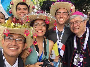 VIDEO. Ellos son los guatemaltecos que le dieron el sombrero de Esquipulas al Papa Francisco