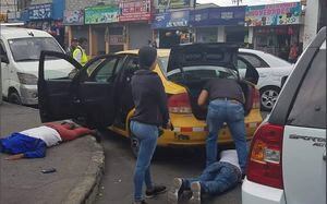 Mujer policía frustra un asalto en Quito y es tendencia en redes por su físico