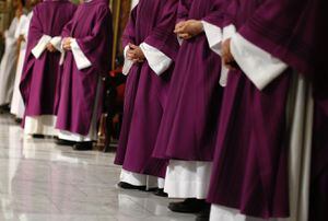 Sólo Dios sabe cuántos volverán: 33 obispos chilenos acuden al Vaticano a reunión con el Papa tras acusaciones de encubrimiento