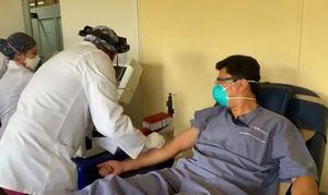 Director de Hospital Roosevelt dona plasma para apoyar a pacientes Covid-19