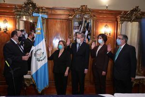 Renuncia viceministra técnica, Ana Lucía Garcés, por motivos de salud