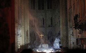Confira imagens da Catedral de Notre-Dame, antes e depois das chamas